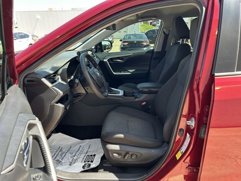 Used 2020 Toyota RAV4 XLE FWD image 13