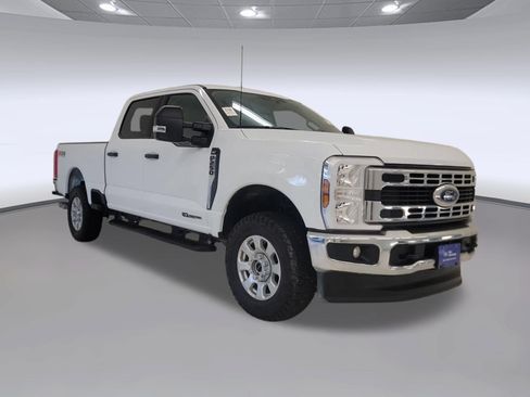 Used 2024 Ford F250 XLT w/ FX4 Off-Road Package AWD/4WD image 5