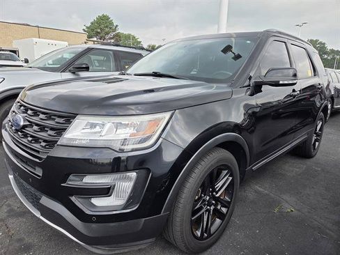 Used 2017 Ford Explorer XLT w/ Equipment Group 202A AWD/4WD image 1