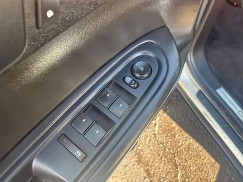 Used 2010 GMC Acadia SLT image 13