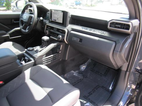 Used 2025 Toyota Tacoma SR w/ Towing Package AWD/4WD image 12