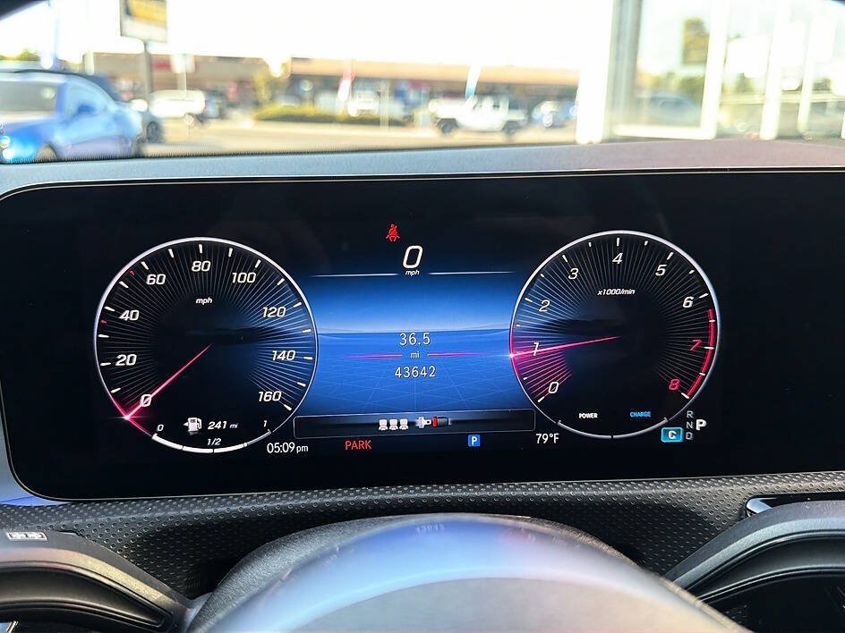 Used 2025 Mercedes-Benz CLA 250 4MATIC image 8