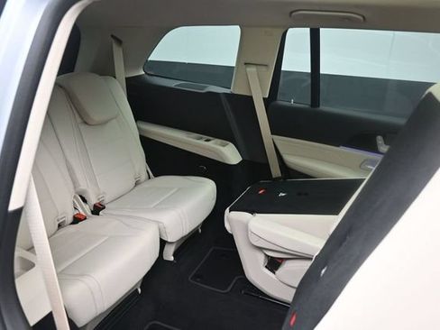 Used 2026 Mercedes-Benz GLS 450 4MATIC image 28