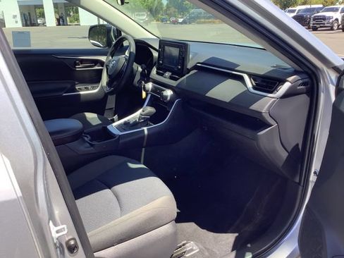 Used 2022 Toyota RAV4 LE AWD/4WD image 35