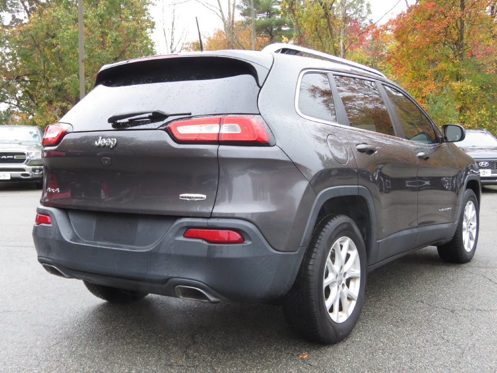 Used 2016 Jeep Cherokee Latitude AWD/4WD image 5