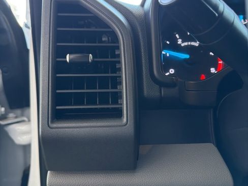 Used 2017 Ford F550 4x4 Crew Cab Super Duty w/ Power Equipment Group image 17