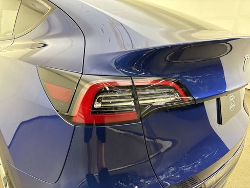 Used 2022 Tesla Model Y Long Range AWD/4WD image 29