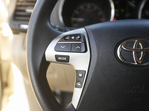 Used 2013 Toyota Highlander Plus image 22