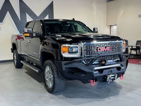Used 2019 GMC Sierra 2500 Denali w/ Duramax Plus Package image 3