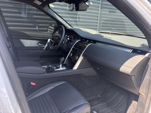 Used 2023 Land Rover Discovery Sport SE R-Dynamic image 13