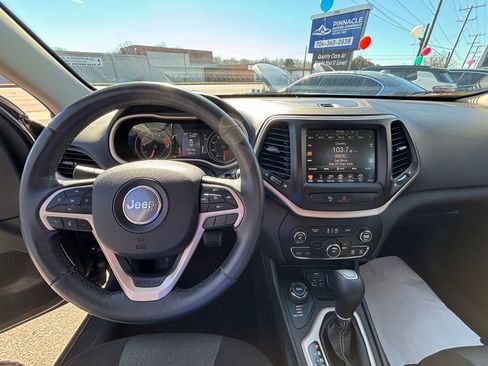 Used 2018 Jeep Cherokee Latitude image 10