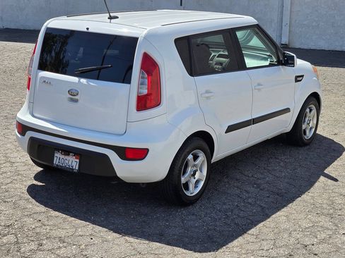 Used 2013 Kia Soul FWD image 16