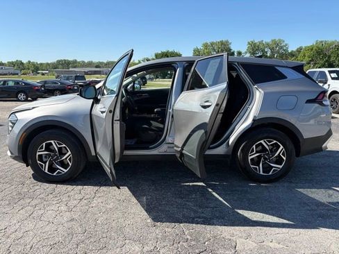 Used 2024 Kia Sportage LX AWD/4WD image 13
