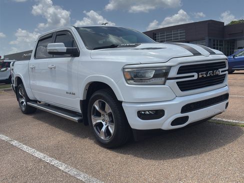Used 2022 RAM 1500 Laramie AWD/4WD image 1