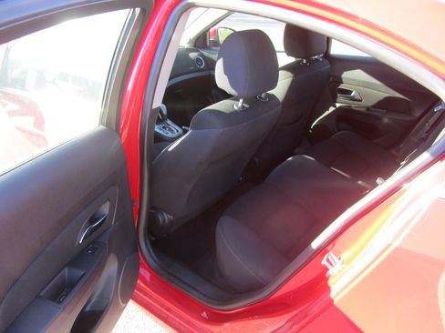 Used 2015 Chevrolet Cruze LT image 18