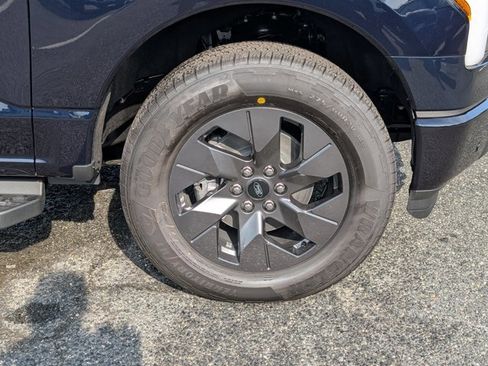 New 2025 Ford F150 Lightning Flash AWD/4WD image 8