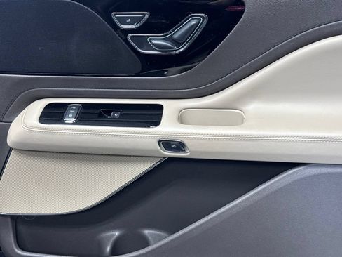 Used 2022 Lincoln Aviator AWD w/ Premium Package image 37