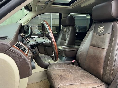 Used 2010 Cadillac Escalade ESV Platinum image 17
