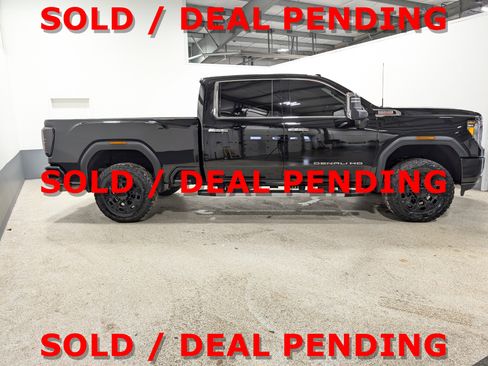 Used 2020 GMC Sierra 2500 Denali w/ Denali Ultimate Package AWD/4WD image 2