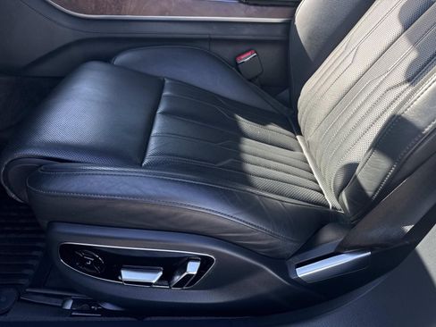 Used 2021 Audi A8 L 4.0T image 17