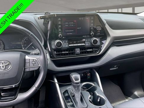 Used 2021 Toyota Highlander XLE AWD/4WD image 9