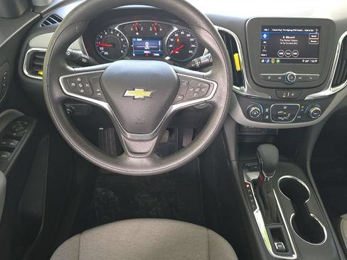 Used 2022 Chevrolet Equinox LS w/ LPO, Chrome Package AWD/4WD image 9
