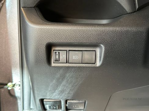 Used 2022 Toyota RAV4 XLE AWD/4WD image 18
