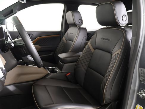 Used 2023 GMC Canyon Denali image 32