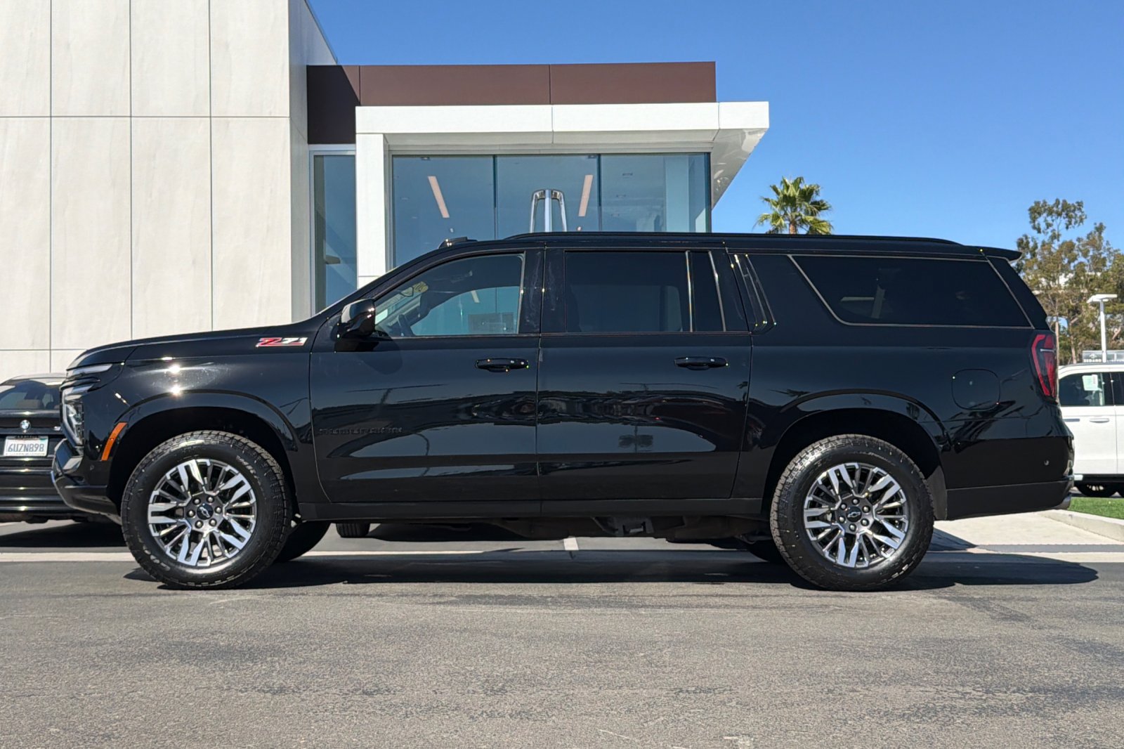 Used 2025 Chevrolet Suburban Z71 AWD/4WD image 6