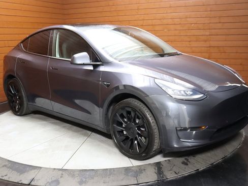 Used 2022 Tesla Model Y Long Range image 17