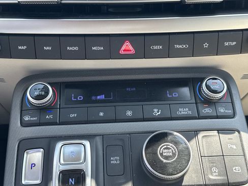 Used 2024 Hyundai Palisade Limited image 12