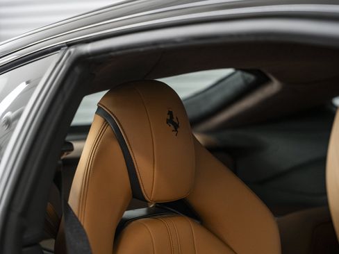 Used 2019 Ferrari 812 Superfast RWD image 28