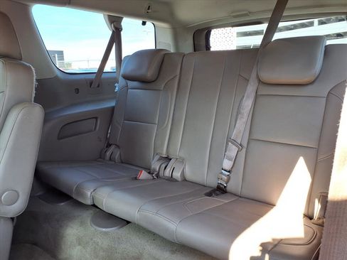 Used 2016 Chevrolet Suburban LT image 18