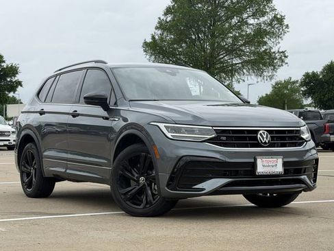 Used 2024 Volkswagen Tiguan SE R-Line image 2