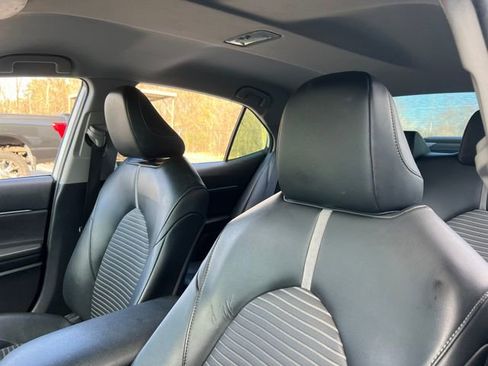 Used 2020 Toyota Camry SE image 13