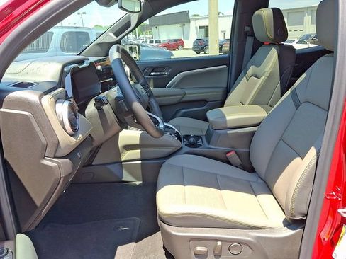 Used 2026 Chevrolet Colorado ZR2 w/ Technology Package AWD/4WD image 9
