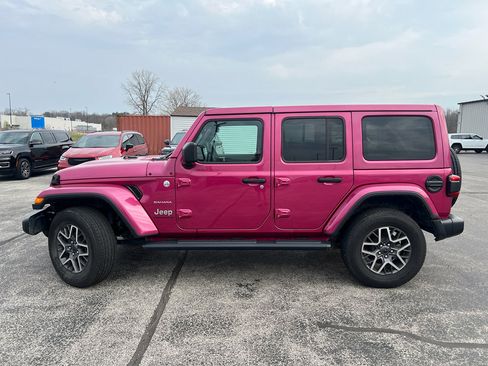 Used 2024 Jeep Wrangler Unlimited Sahara w/ Dual Top Group AWD/4WD image 2
