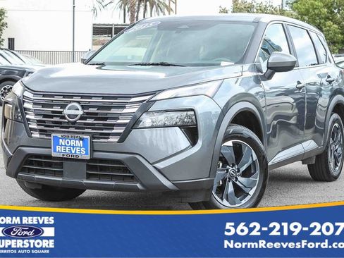 Used 2025 Nissan Rogue SV FWD image 1