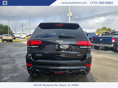 Used 2016 Jeep Grand Cherokee SRT image 6