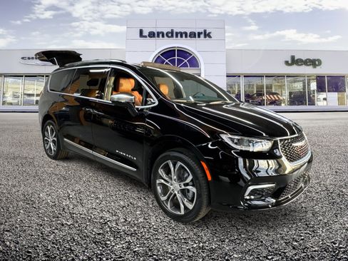 New 2026 Chrysler Pacifica Pinnacle image 17