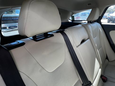 Used 2016 Volvo V60 T5 Premier w/ Convenience Package image 42