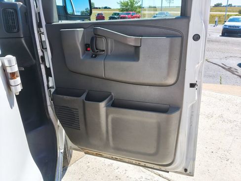 Used 2020 Chevrolet Express 2500 w/ Driver Convenience Package RWD image 19