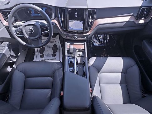 Certified 2023 Volvo XC60 T8 Plus AWD/4WD image 21