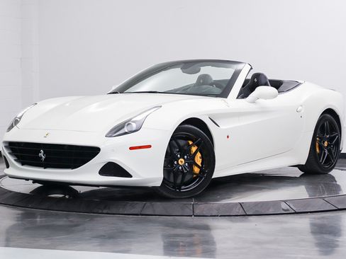 Used 2017 Ferrari California T RWD image 1