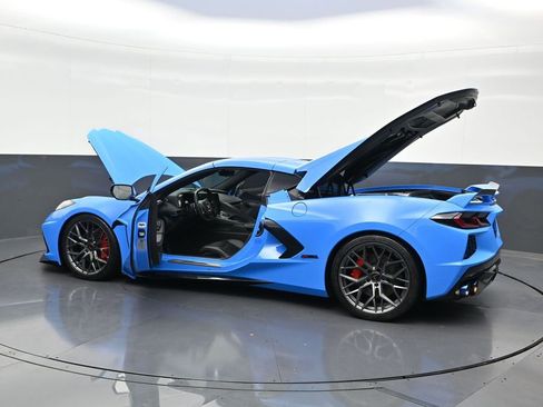 Used 2020 Chevrolet Corvette Stingray Preferred Cpe w/ 2LT Preferred Equipment Group RWD image 36