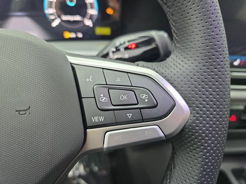 New 2026 Volkswagen Tiguan SE R-Line FWD image 18