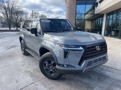 Used 2025 Lexus GX 550 image 2