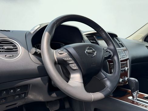 Used 2020 Nissan Pathfinder Platinum FWD image 38