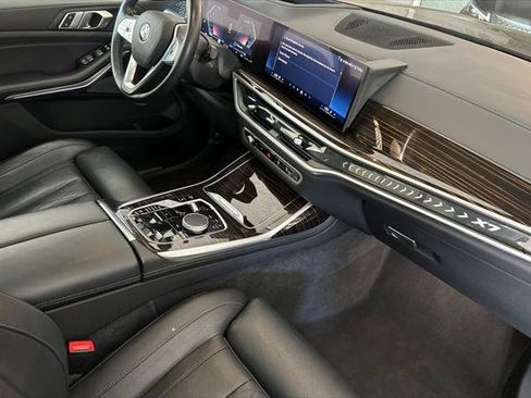 Used 2025 BMW X7 xDrive40i image 16