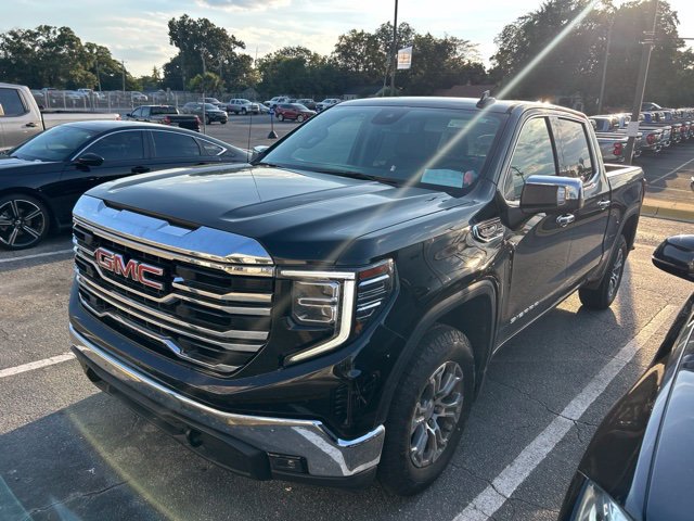Used 2024 GMC Sierra 1500 SLT RWD image 2